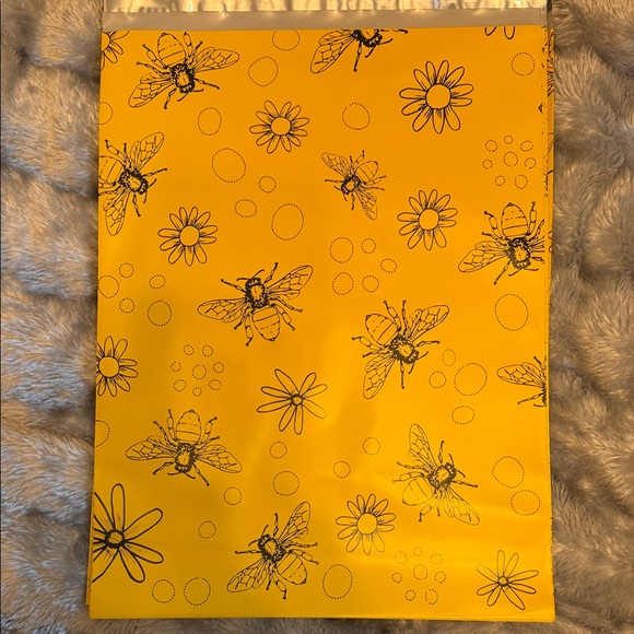 Other - Polymailers Yellow Bee and Flower size 10x13 
20 pieces